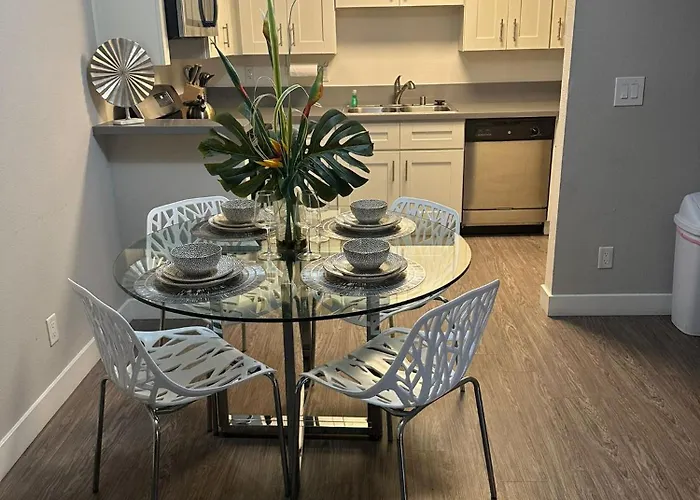 Hollywood Two Bedroom Apartments Close To Studios Universal