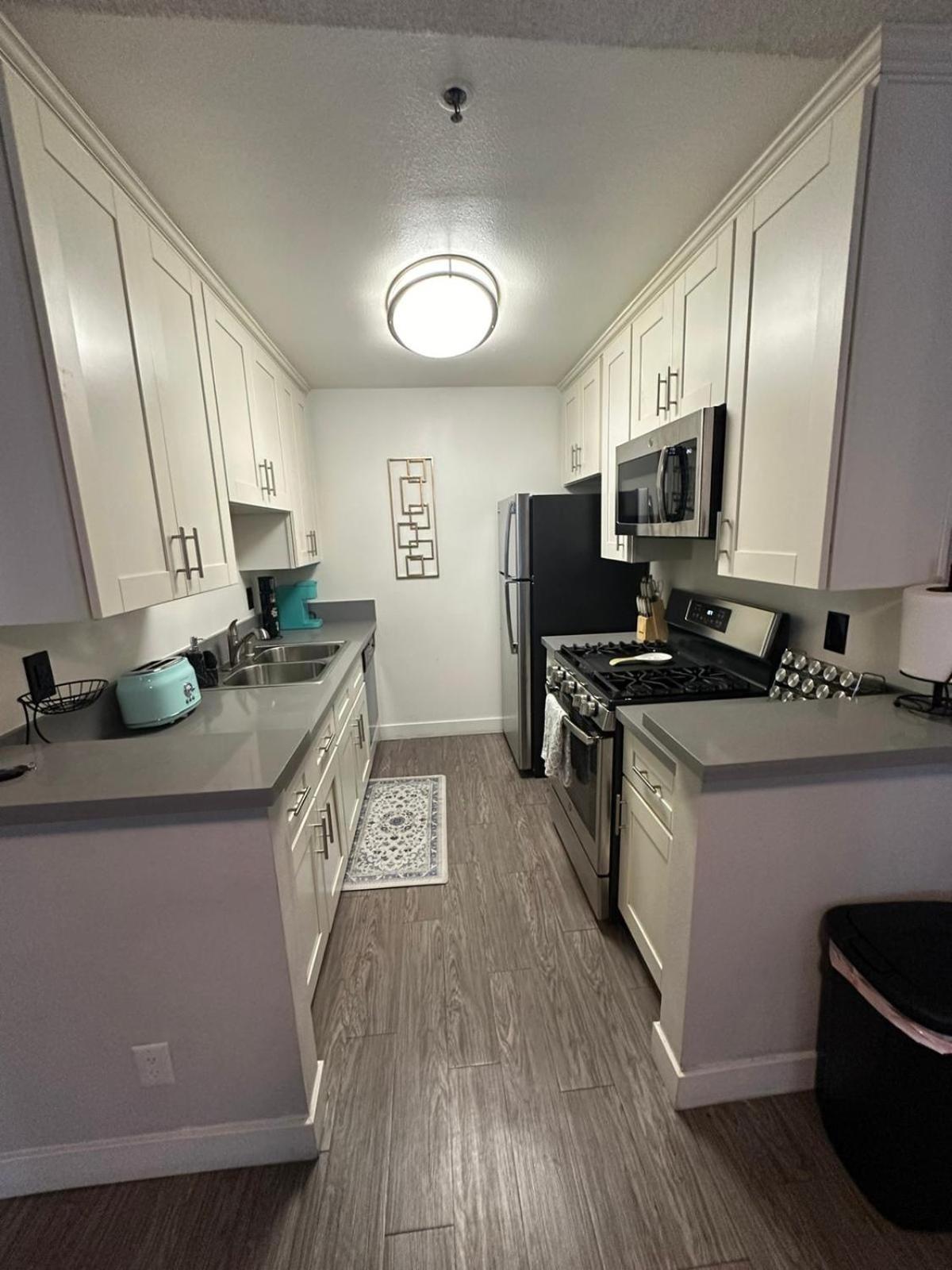 Hollywood Two Bedroom Close To Universal *