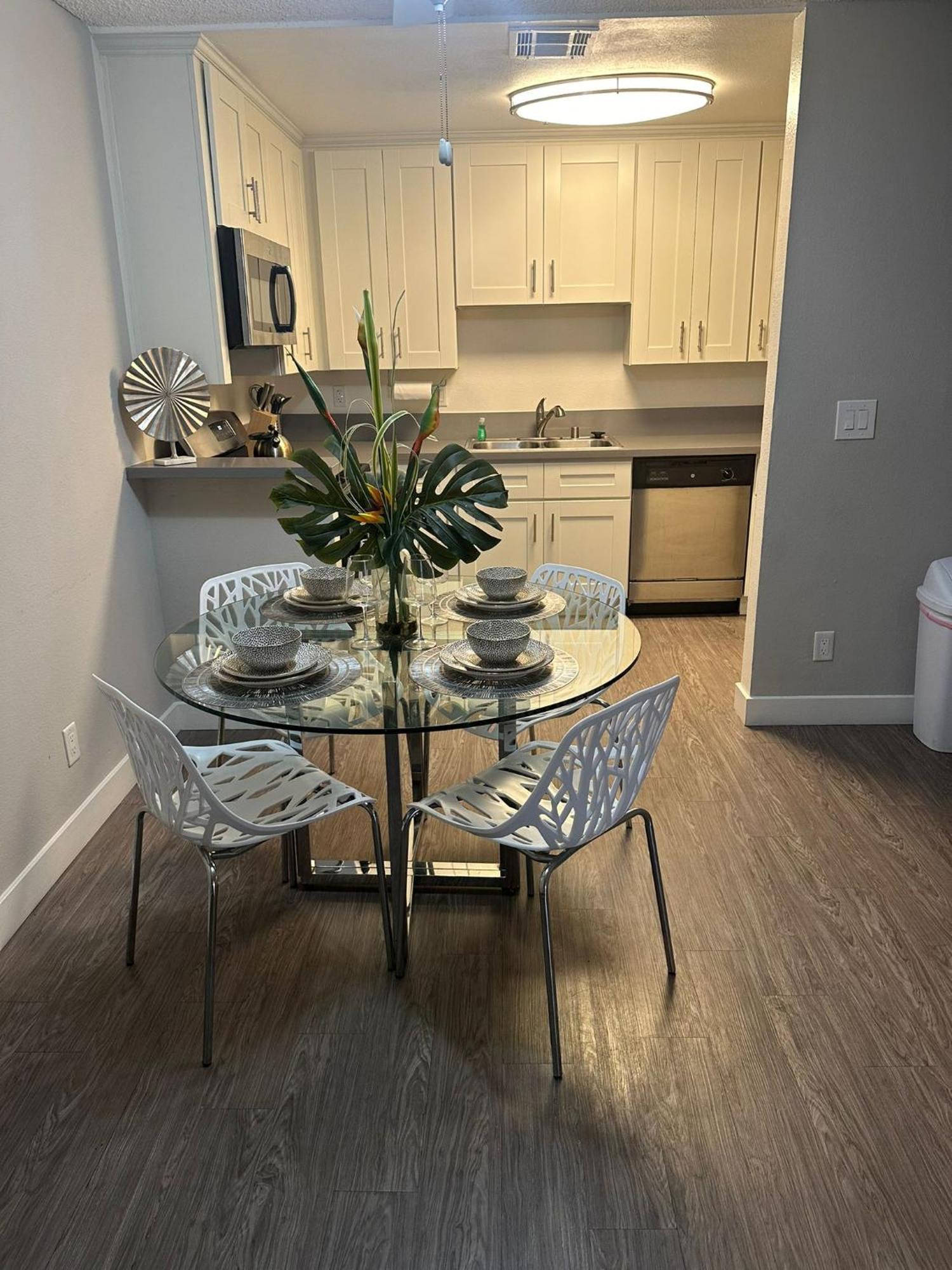 Hollywood Two Bedroom Close To Universal Apartment