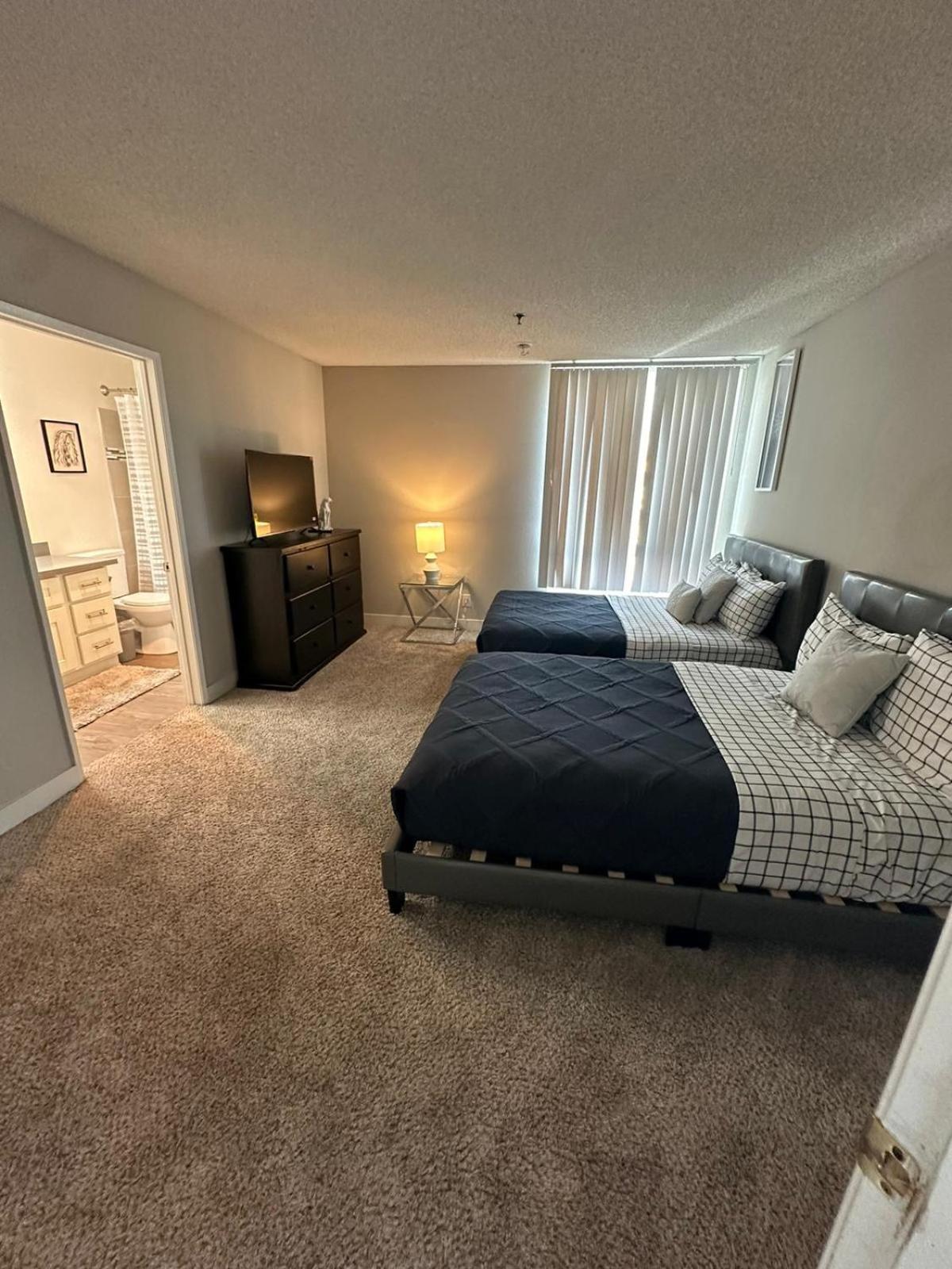 Hollywood Two Bedroom Close To Universal Apartment Los Angeles