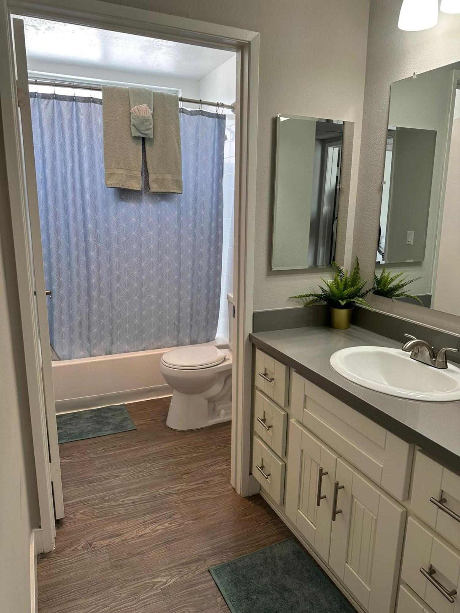Hollywood Two Bedroom Close To Universal
