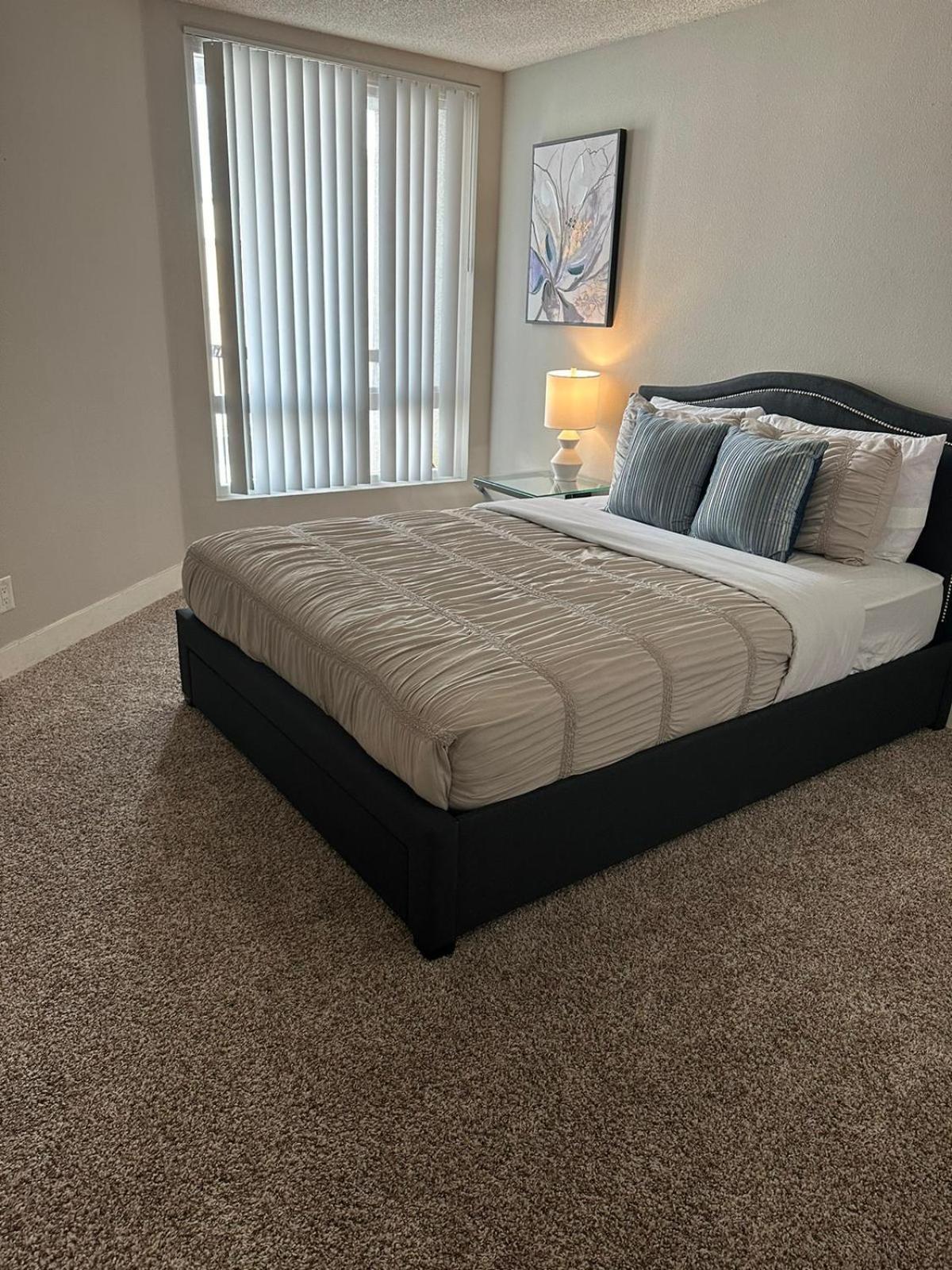 Apartment Hollywood Two Bedroom Close To Universal