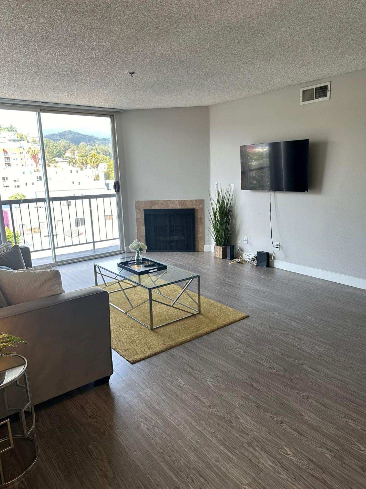Hollywood Two Bedroom Close To Universal *